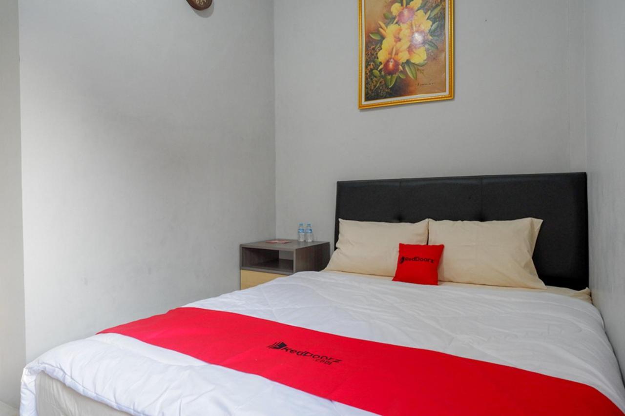 Hotel Reddoorz Near Jalan Adi Sucipto Solo Exteriér fotografie