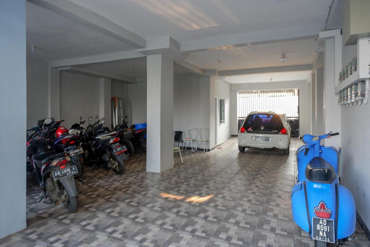 Hotel Reddoorz Near Jalan Adi Sucipto Solo Exteriér fotografie