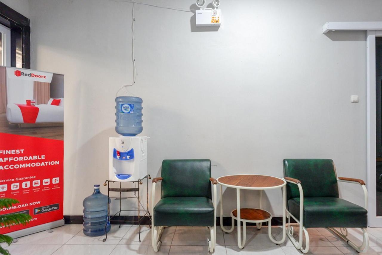 Hotel Reddoorz Near Jalan Adi Sucipto Solo Exteriér fotografie