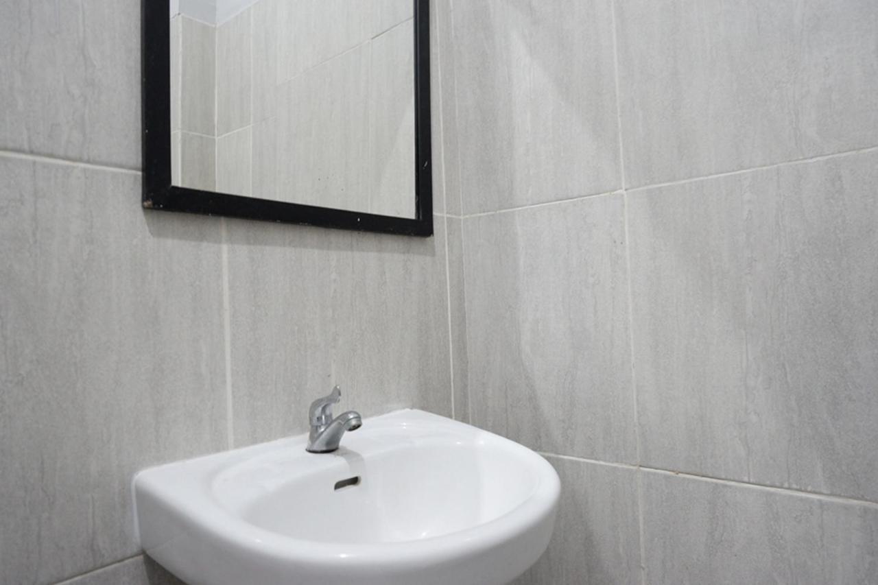 Hotel Reddoorz Near Jalan Adi Sucipto Solo Exteriér fotografie