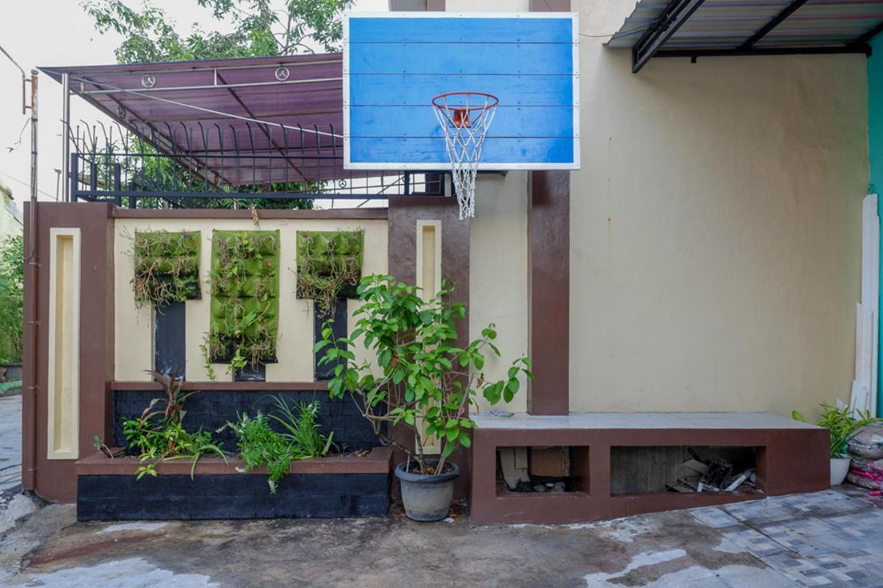 Hotel Reddoorz Near Jalan Adi Sucipto Solo Exteriér fotografie