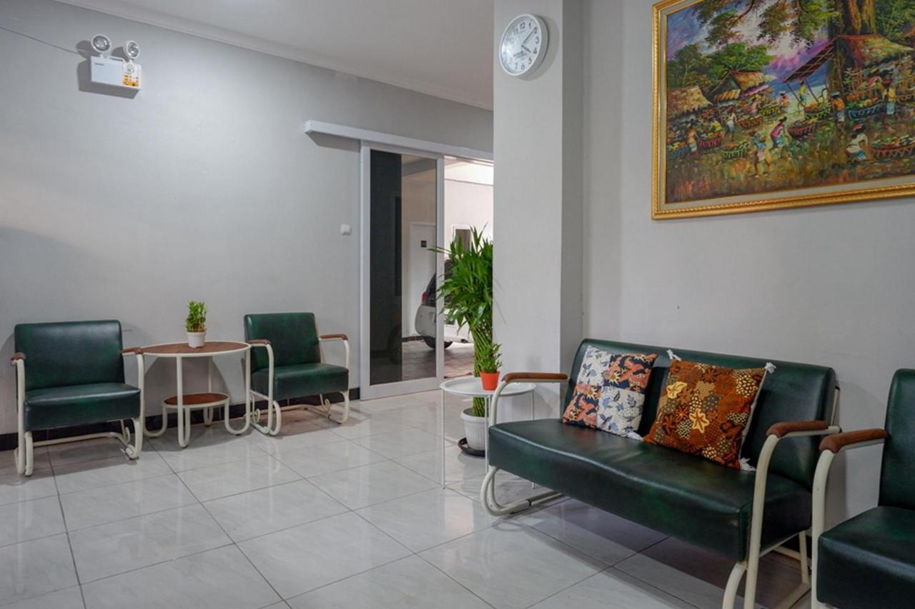 Hotel Reddoorz Near Jalan Adi Sucipto Solo Exteriér fotografie